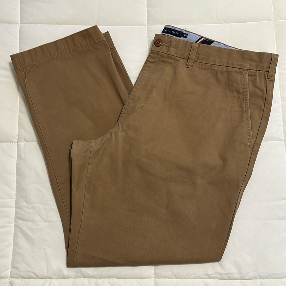 40x30 Tommy Hilfiger Men’s Khaki Regular Fit Chino Pants